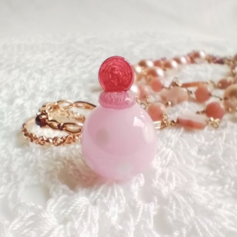 小さな小さな香水瓶