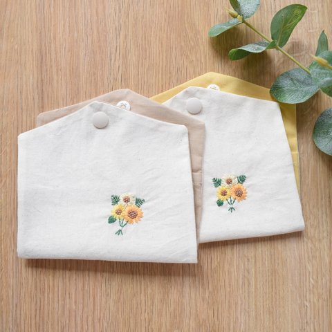 【手刺繍のマスクケース (g.ひまわり × yellow/beige)】