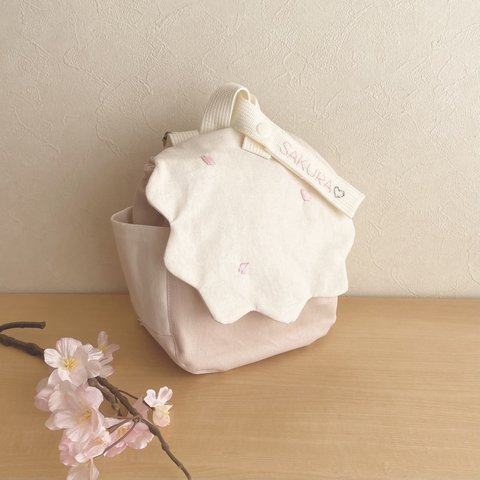 ベビーリュック　さくら　名入れ　一升餅　出産祝い　桜　ピンク　春　デニム　花びら　刺繍　女の子　花柄　可愛い　リュック　子供　赤ちゃん　ホワイト　白　もくもく　おしゃれ　一升餅リュック　