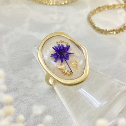 紫 スター フラワー の 大ぶりリング ・ 花 ・ シンプル ・ 大ぶり ・ 上品  ・ ゴールド