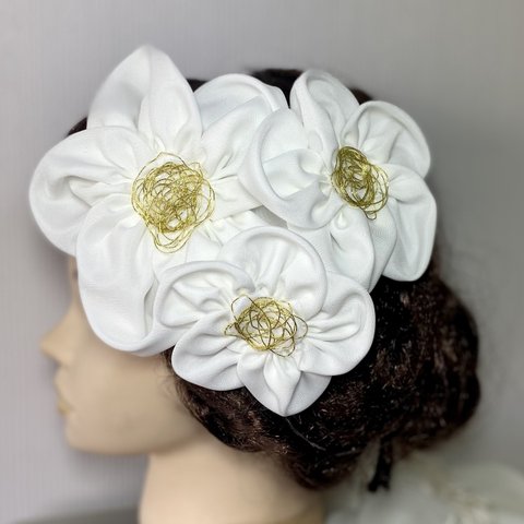 白いお花 ヘッドドレス 白無垢髪飾り 振袖髪飾り トーク帽 ヘアアクセサリー k白