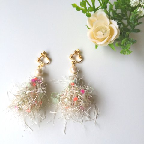 tassel earring/pierce - pale green タッセルイヤリング/ピアス - ペールグリーン