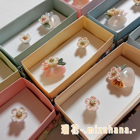 桜貝とつまみ細工のピアス