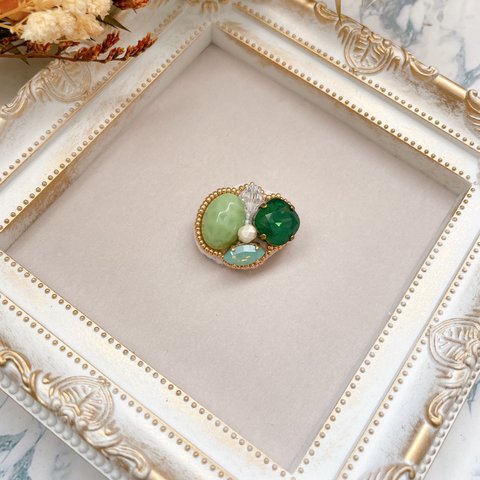 ビーズ刺繍×ブローチ　NO.12