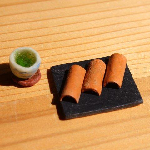 『渋い伝統のお菓子』焼き八つ橋、ピアス・イヤリング（片側1つ売り）