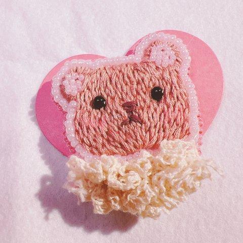 くまさんのビーズ刺繍ブローチ