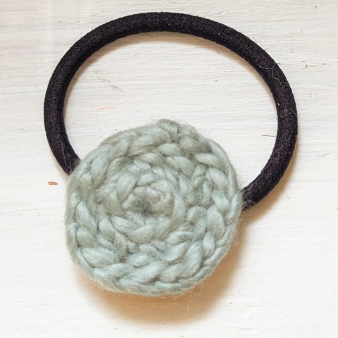 crochet かぎ編み モチーフ の ヘアゴム くすみブルー ウール 4㌢