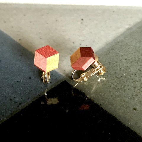 寄木のイヤリング 【cube】 <red×yel×pnk>