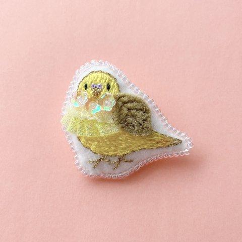 セキセイインコの刺繍ブローチ