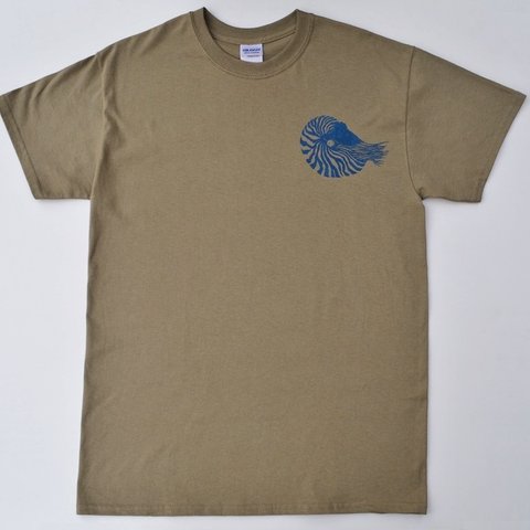 オウム貝Ｔシャツ、貝、魚Ｔシャツ, オリーブ、魚、釣り、サカナ、半袖シャツ、オリジナルデザイン