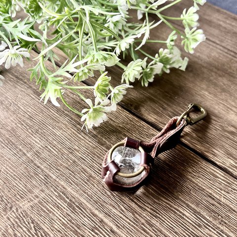 "Quartz Amulet Leather Keychain"水晶お守りレザーキーホルダー