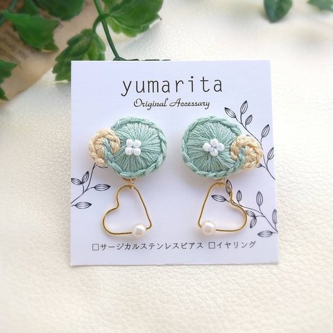 ミントグリーン と ハートの 刺繍ピアス /イヤリング    (*´˘`*)  送料無料        