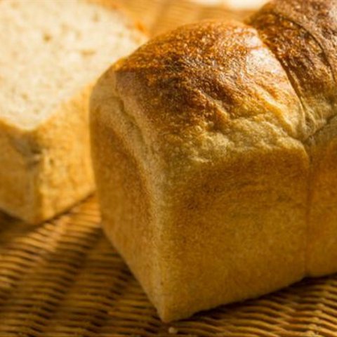 90％高加水冷蔵長時間発酵させた”横浜小麦の食パン” 