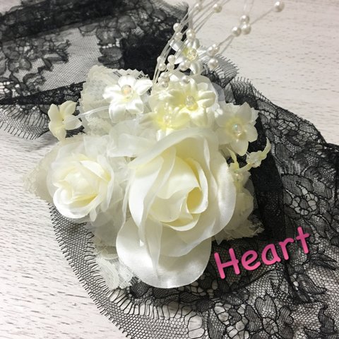 薔薇と小花とパールとビーズのコサージュ💖上品。デート