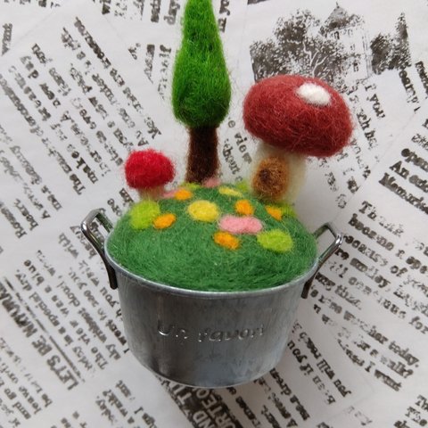 きのこのお家と森のピンクッション　羊毛フェルト　　ハンドメイド