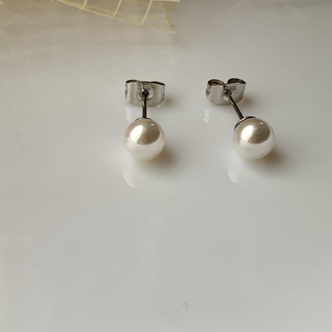 ハンドメイドアクセサリー　クリスタルパール6mm ピアス