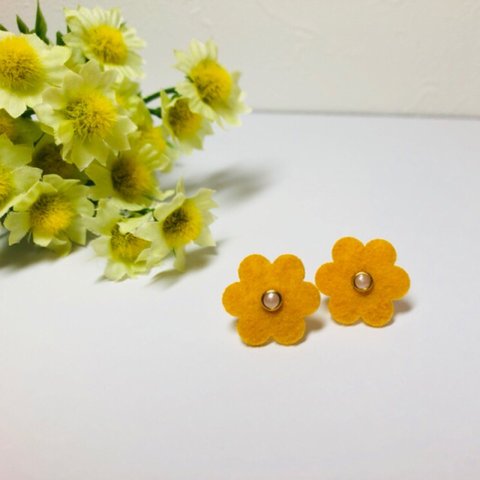 再販！Flowerイエローピアス 