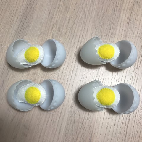 〈送料込み〉フェルト おままごと  卵4つセット おもちゃ たまご