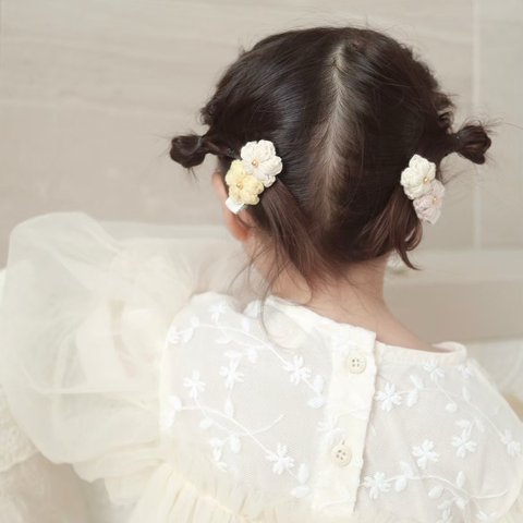 ぷっくりお花のヘアクリップ2つセット  * お花のヘアクリップ * お花  * お揃い  * リンクコーデ * 双子コーデ  * プレゼント * 誕生日プレゼント  * かぎ針編み