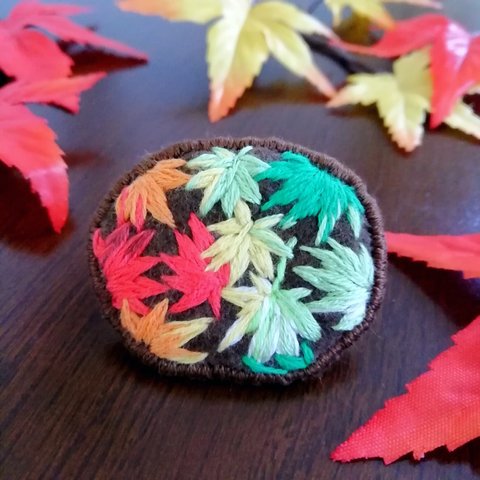 手刺繍　紅葉　ヘアゴム　もみじ　ヘアアクセサリー　バッグチャーム　バッグアクセサリー