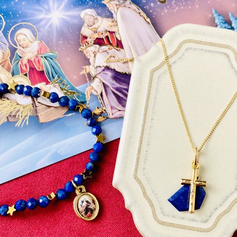 ✴︎クリスマスギフト✴︎ラピスラズリとミニ十字架のネックレス・結び目を解く聖母マリアのメダイのブレスレット d