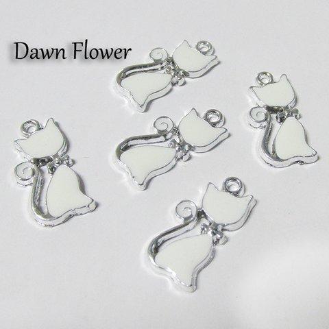 【D-0546】10pcs　ネコ　21×9mm　ホワイト　チャーム