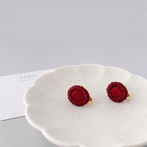 刺繍ドロップピアス・イヤリング（Ruby）