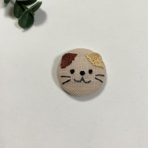 ルナネコの刺繍　ブローチ／ヘアゴム(中)