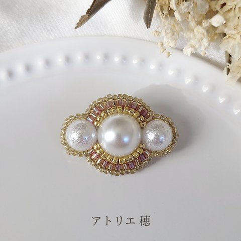 上品パールのブローチ⋆* ビーズ刺繍 アンティーク調 レトロ 帯留め アクセサリー