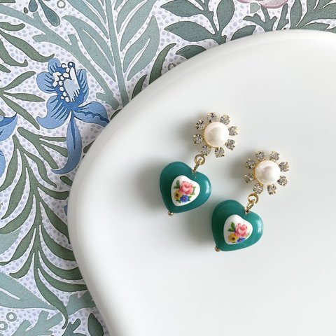 porcelain heart “emerald green” pierce / earring