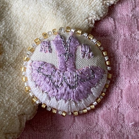 バレエ衣装のブローチ　刺繍（purple）