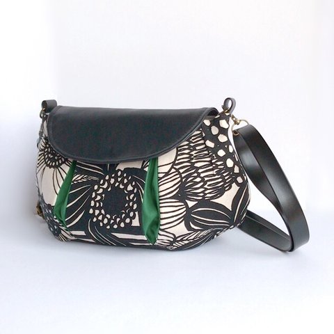 レトロモダンなバルーン型ショルダーバッグModern flower pattern shoulder bag