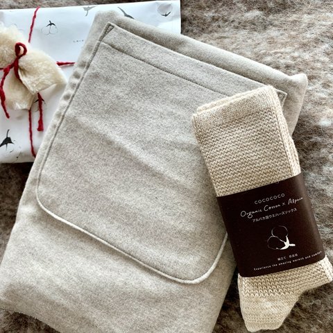 冬の贈り物セット【Organiccottonヤク混ネル生地／ポケット付大判ブランケットストール＆アルパカ混ウエハースソックス】