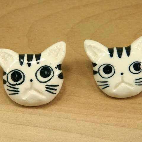 陶ボタン・ねこボタン大（「ドラネコ」サイズ約29x32mm）