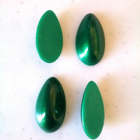 Vintage Metallic Green Teardrop Cabochons 《5075》