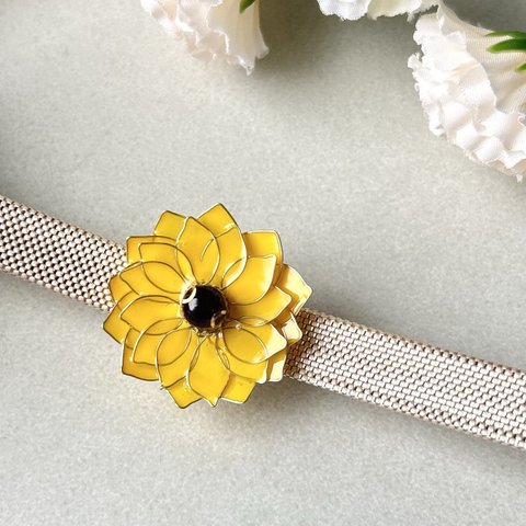ひまわりの帯留め・ブローチ（2way）   ガラス 鮮やかなイエロー◾︎仕上げ金具をポニーフックに選択可能 向日葵