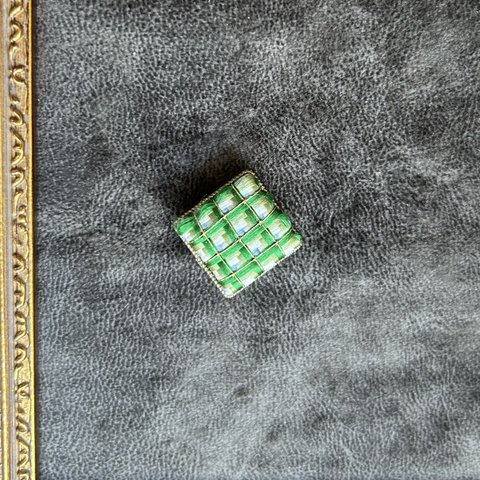 【絹の宝石】ます縫い帯留め　グリーン