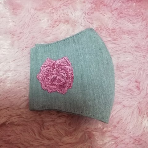 薔薇刺繍可愛いマスク!（少し小さめ横ワイドサイズ）