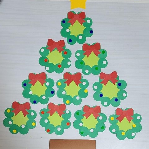 【おすすめ】クリスマスリース 10枚セット メッセージカード 名札 壁面 製作
