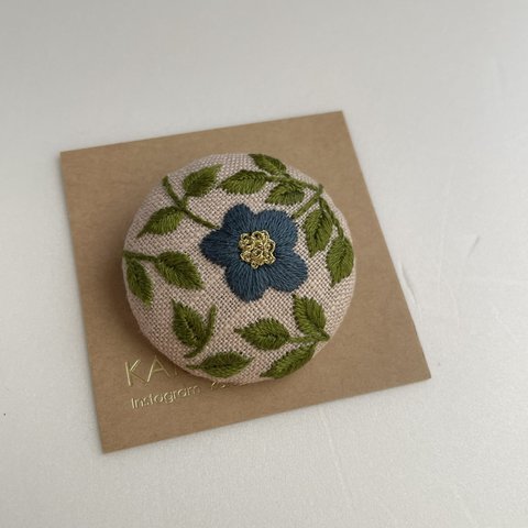 ボタニカル刺繍ブローチ