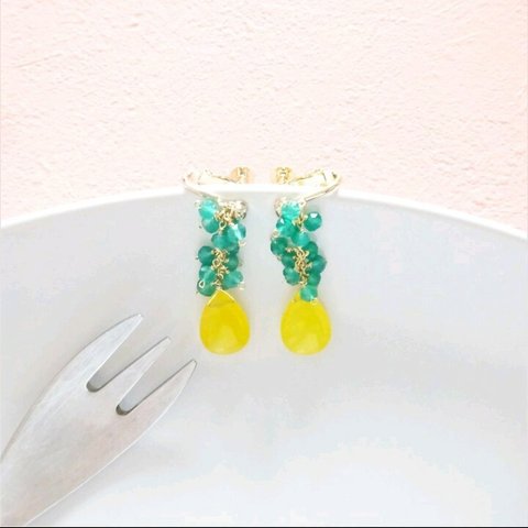 送料無料14kgf Pineapple motief Honey color Jade pierced earring / earring アロハ