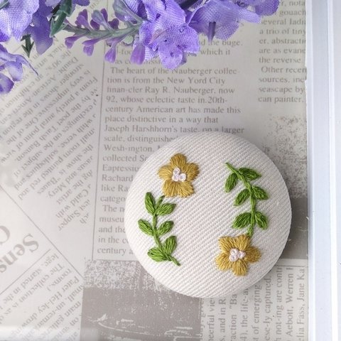 手刺繍　お花のヘアゴム or  ブローチ