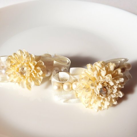 白いお花とパールのミニバレッタ
