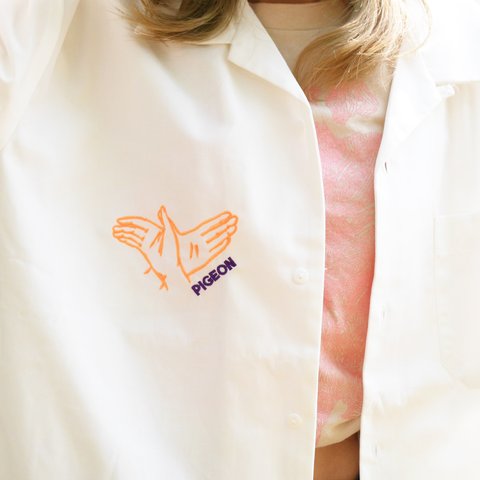 受注生産）影絵遊びの刺繍　鳩 PIGEON 年中使えて、さらっと羽織れるオープンカラーシャツ