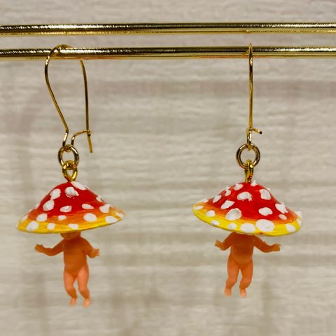 再販🍄きのこびとピアス👶レッド