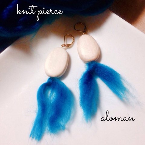 blue knit pierce 大ぶり ヴィンテージ 風 ハンドメイド ピアス ウッドビーズ ブルー ニット ♡