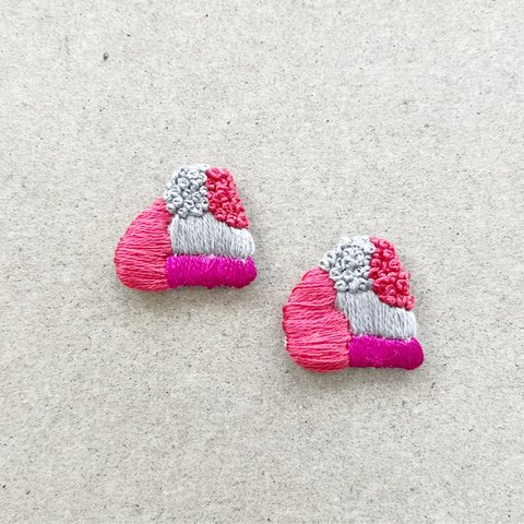 pink×gray刺繍ピアス