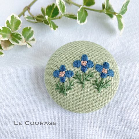 ３本の花の刺繍ブローチ④