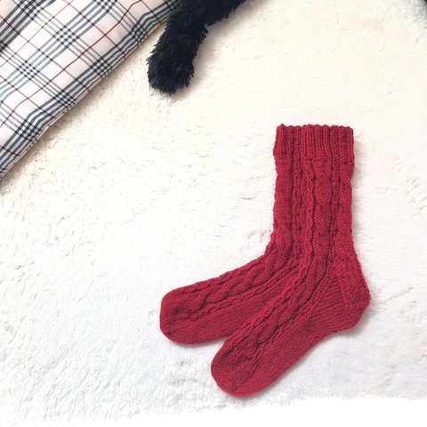 aran cable socks ✳︎ red