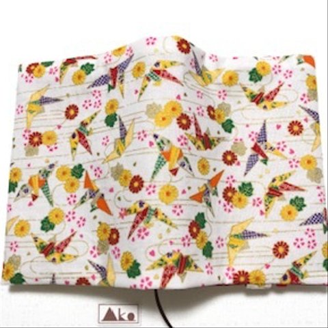 A6•文庫判　布ブックカバー　本バンド付　菊の花と折り鶴柄
